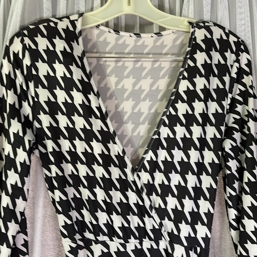 Flowy statement piece dress! - Picture 5 of 6